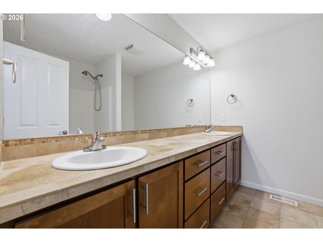 10564 Ne GATEWAY St, Hillsboro, OR 97006