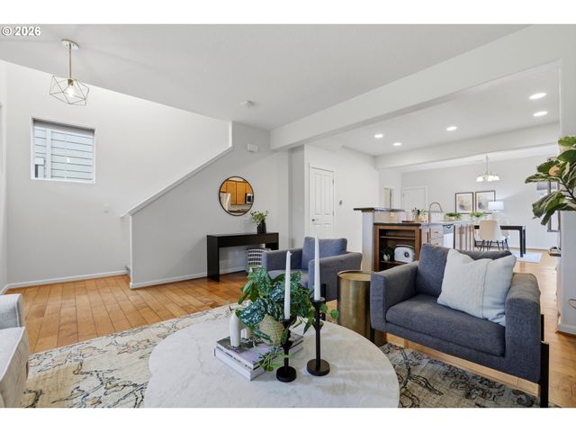 10564 Ne GATEWAY St, Hillsboro, OR 97006