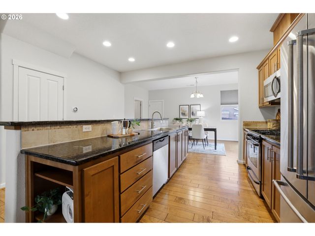 10564 Ne GATEWAY St, Hillsboro, OR 97006