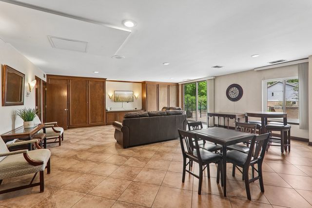 190 S Wood Dale Road 1105, Wood Dale, IL 60191