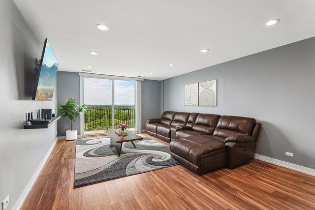190 S Wood Dale Road 1105, Wood Dale, IL 60191