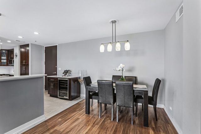 190 S Wood Dale Road 1105, Wood Dale, IL 60191
