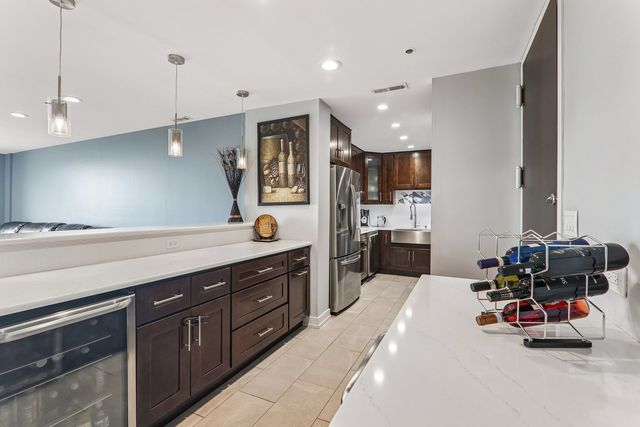 190 S Wood Dale Road 1105, Wood Dale, IL 60191