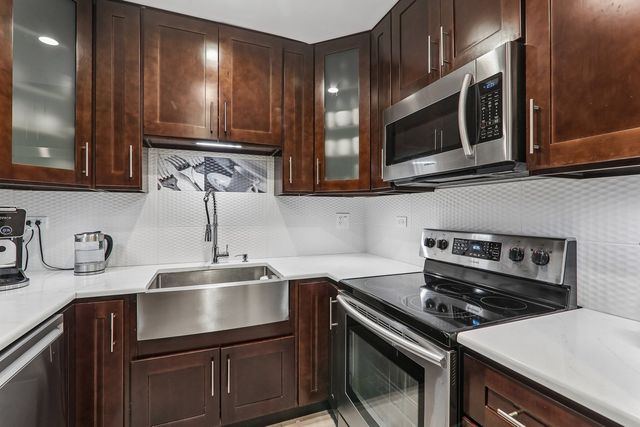 190 S Wood Dale Road 1105, Wood Dale, IL 60191