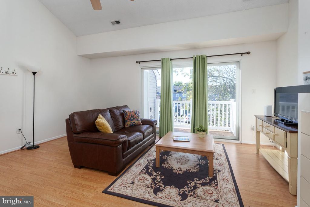 8210 TAMARRON DR, PLAINSBORO, NJ 00000 — photo 4