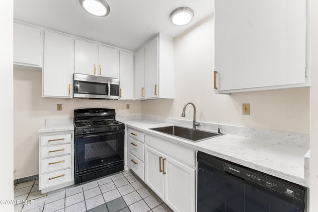10730 Woodley Avenue Unit 7, Granada Hills, CA 91344