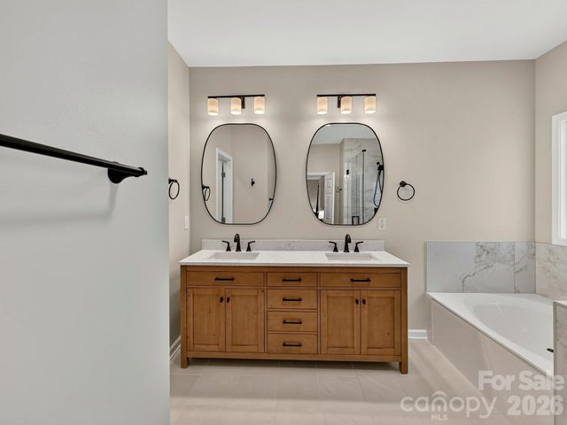8505 Tintinhull Lane, Waxhaw, NC 28173