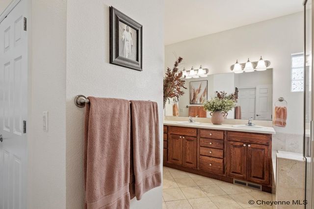 925 WHISPERING HILLS, Cheyenne, WY 82009