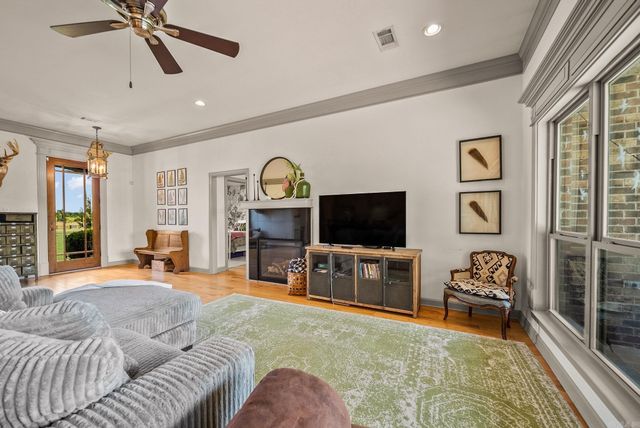 740 Mound View Drive, England, AR 72046
