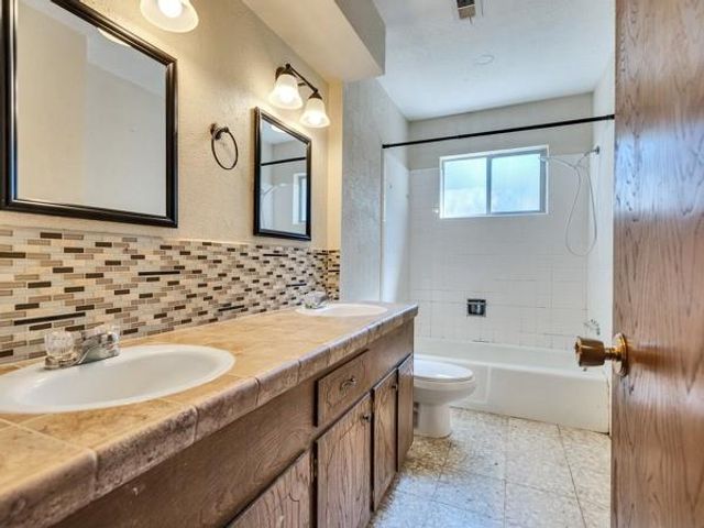 1215 Briar Lane, Wharton, TX 77488