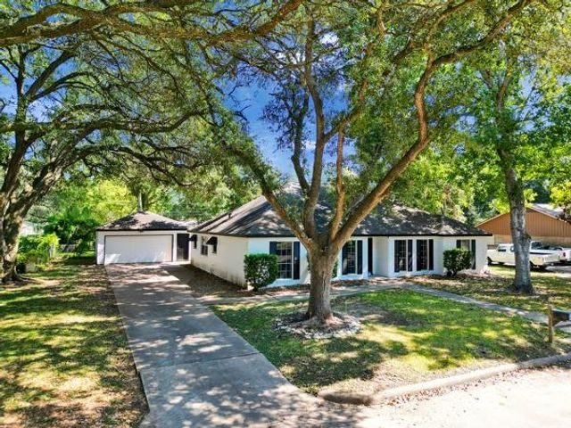 1215 Briar Lane, Wharton, TX 77488