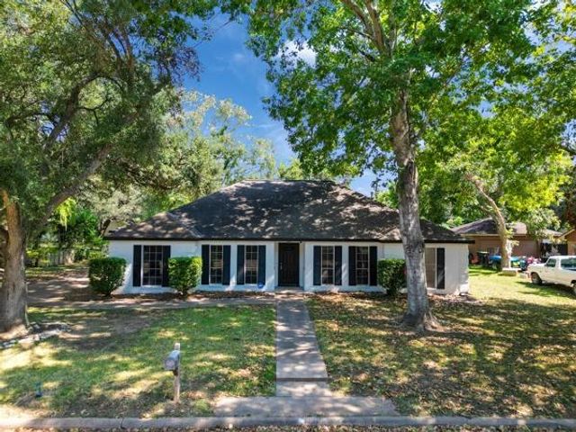 1215 Briar Lane, Wharton, TX 77488