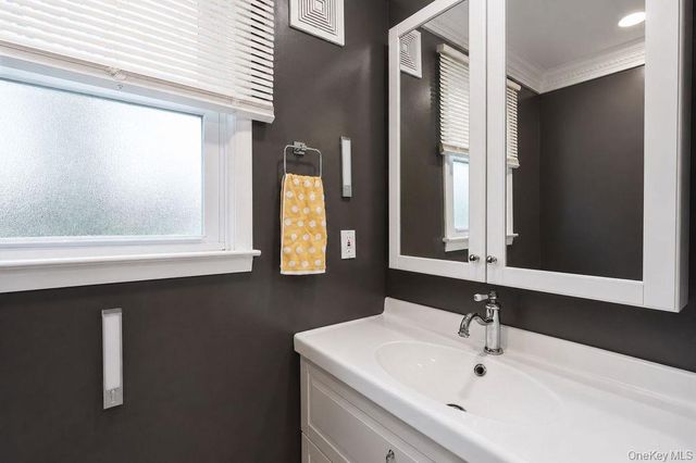 11 Chichester Rd, Huntington Station, NY 11746