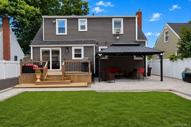 11 Chichester Rd, Huntington Station, NY 11746