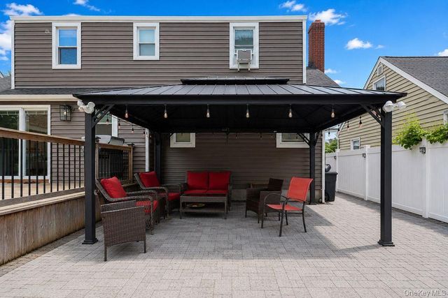 11 Chichester Rd, Huntington Station, NY 11746