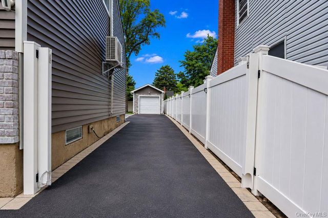 11 Chichester Rd, Huntington Station, NY 11746