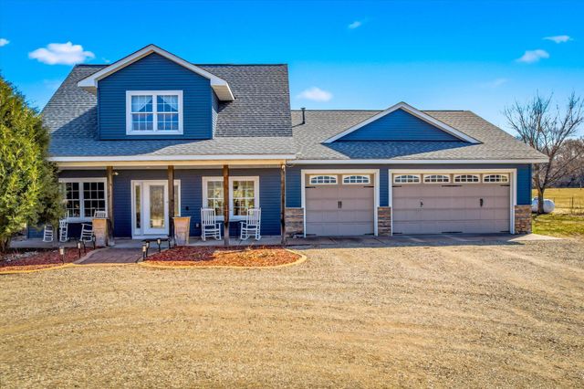 46461 Tucker Street NE, Cambridge, MN 55008