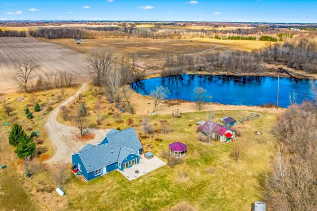 46461 Tucker Street NE, Cambridge, MN 55008