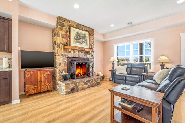 46461 Tucker Street NE, Cambridge, MN 55008