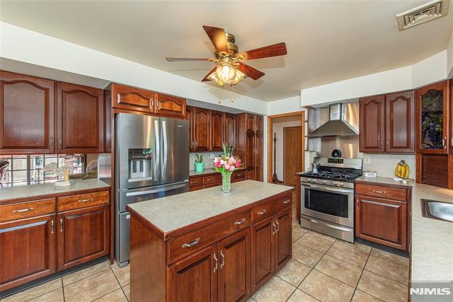 2 Baron Road, West Milford, NJ 07480