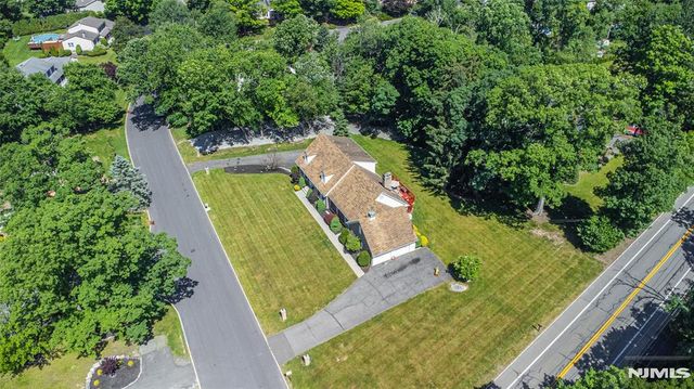 2 Baron Road, West Milford, NJ 07480