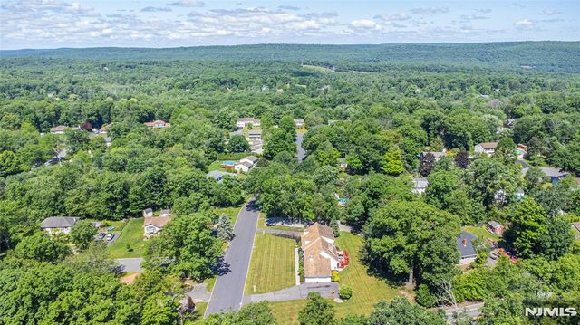 2 Baron Road, West Milford, NJ 07480