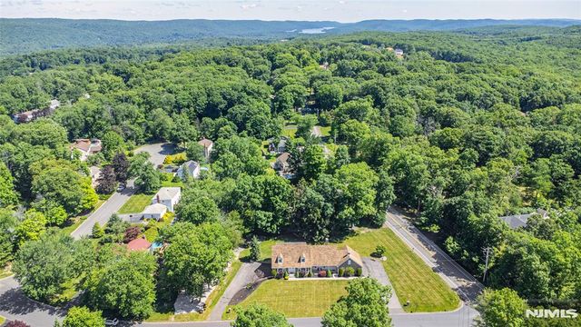 2 Baron Road, West Milford, NJ 07480
