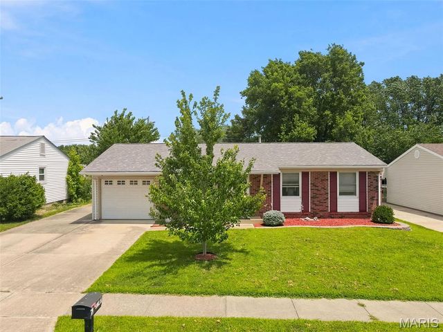 3242 Ipswich Lane, St Charles, MO 63301