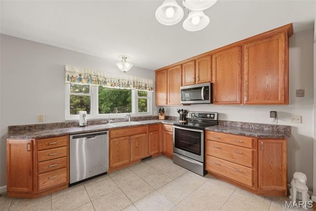 3242 Ipswich Lane, St Charles, MO 63301