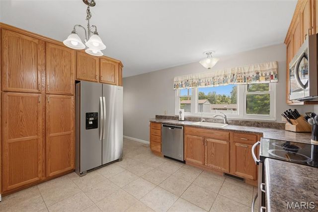 3242 Ipswich Lane, St Charles, MO 63301