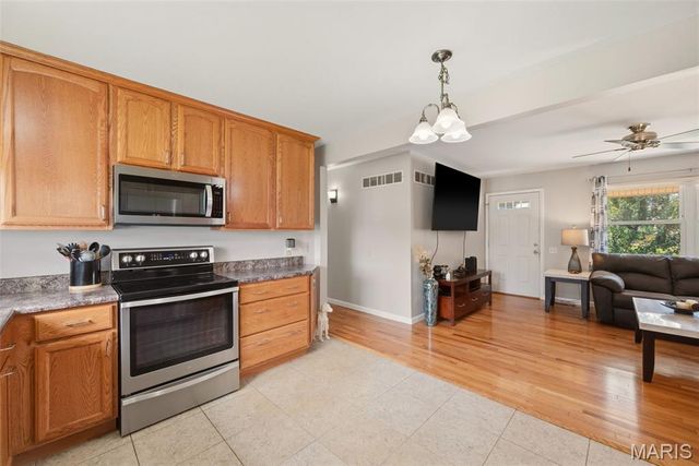 3242 Ipswich Lane, St Charles, MO 63301