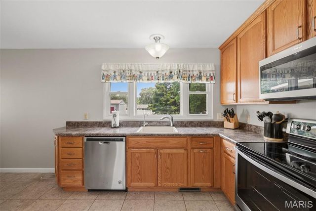 3242 Ipswich Lane, St Charles, MO 63301
