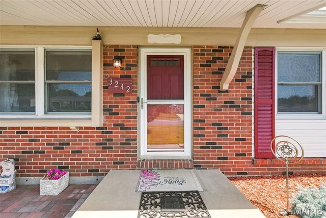 3242 Ipswich Lane, St Charles, MO 63301