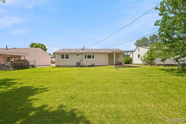 3242 Ipswich Lane, St Charles, MO 63301