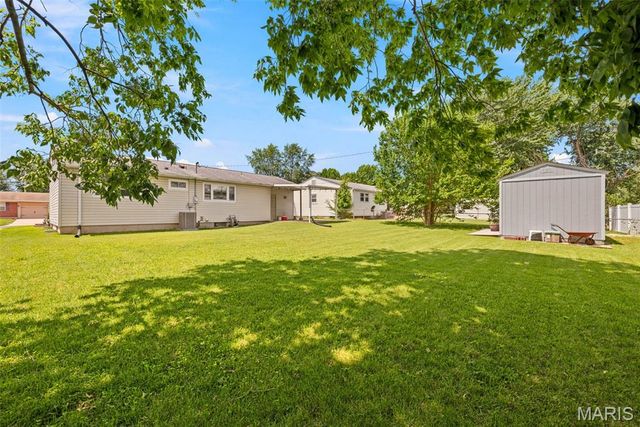 3242 Ipswich Lane, St Charles, MO 63301