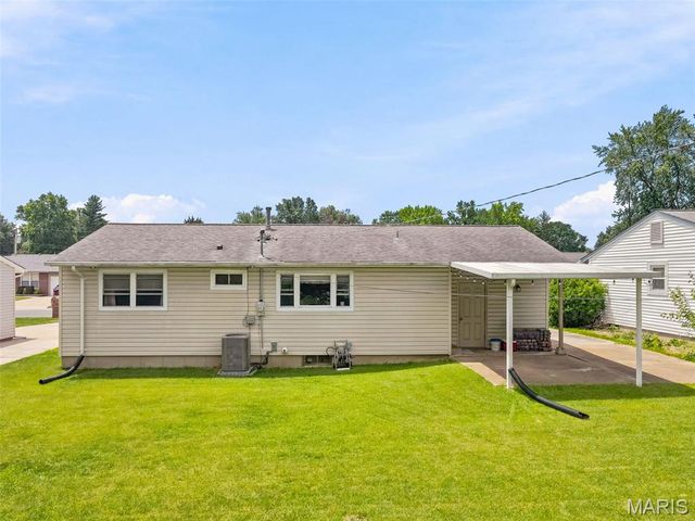 3242 Ipswich Lane, St Charles, MO 63301