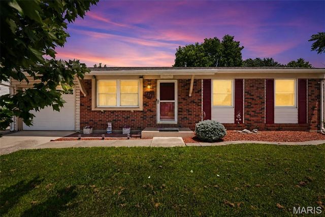 3242 Ipswich Lane, St Charles, MO 63301