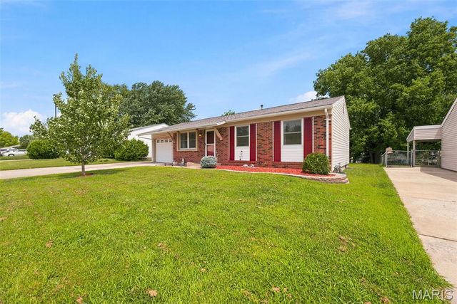 3242 Ipswich Lane, St Charles, MO 63301