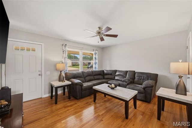 3242 Ipswich Lane, St Charles, MO 63301