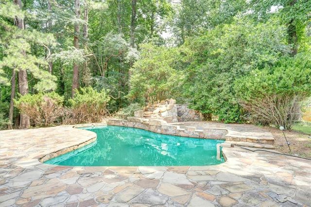 1887 Chedworth Court, Stone Mountain, GA 30087