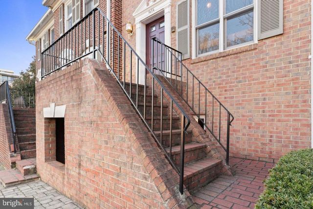 1454 N QUINN ST, Arlington, VA 22209