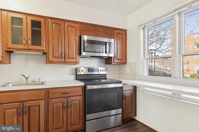 1454 N QUINN ST, Arlington, VA 22209