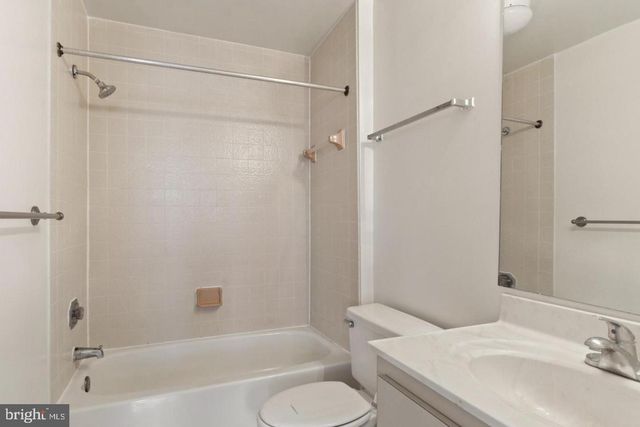 1454 N QUINN ST, Arlington, VA 22209