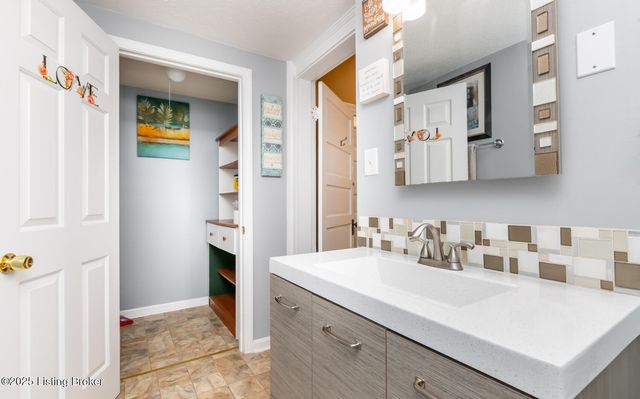 10101 Snively Ave, Jeffersontown, KY 40299