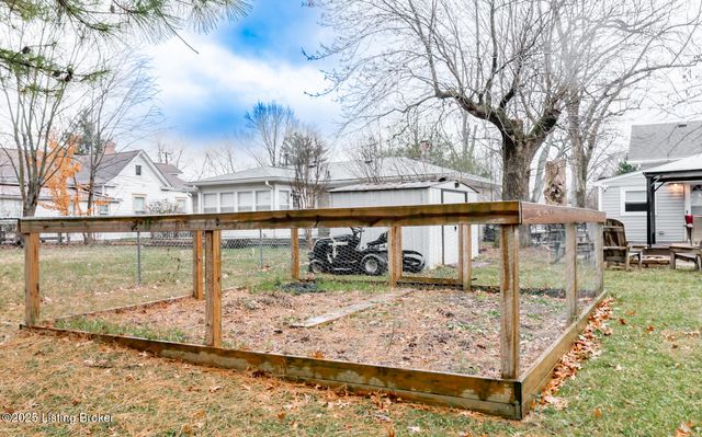 10101 Snively Ave, Jeffersontown, KY 40299