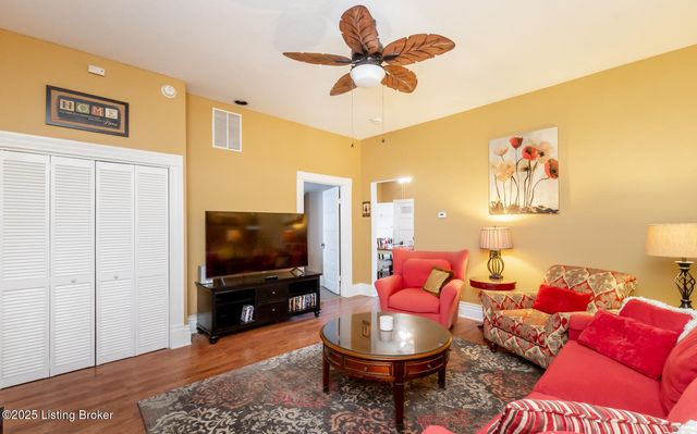 10101 Snively Ave, Jeffersontown, KY 40299