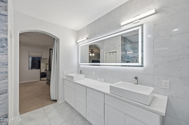 888 E CARLA VISTA Drive, Gilbert, AZ 85295