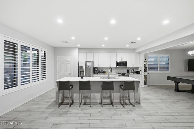 888 E CARLA VISTA Drive, Gilbert, AZ 85295