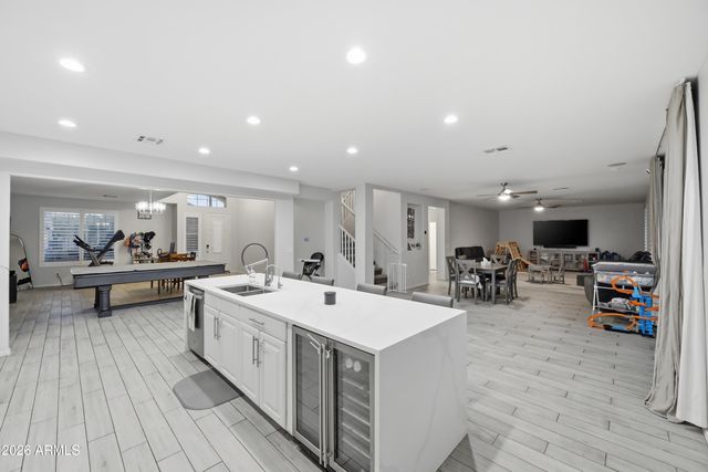 888 E CARLA VISTA Drive, Gilbert, AZ 85295