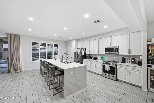 888 E CARLA VISTA Drive, Gilbert, AZ 85295